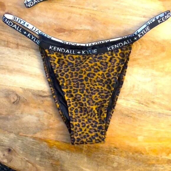 NWT! Kendall & Kylie Animal Print Logo Tape Bikini size XL - Picture 5 of 12